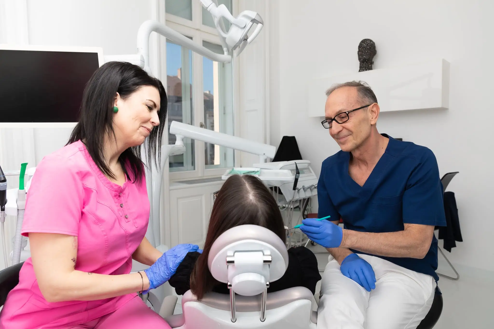 Beratung zum Knochenaufbau und Sinuslift vor einer Implantatbehandlung